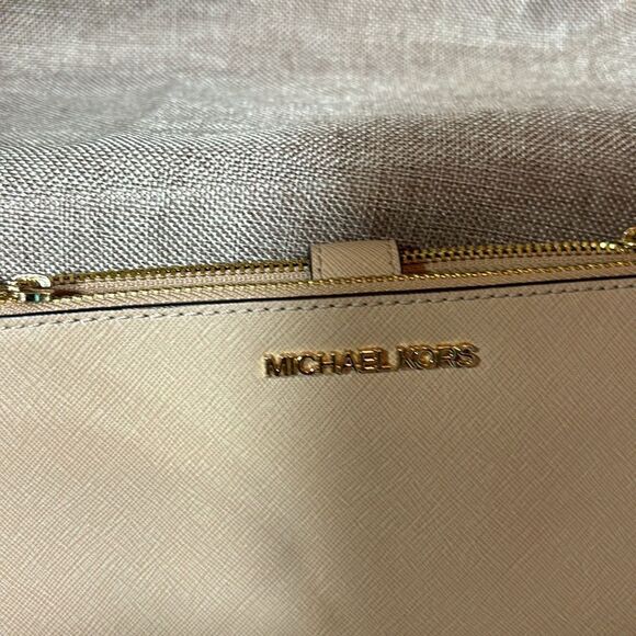 Michael Kors Women Jet Set Travel Large Double Zip Phone Wristlet - Picture 3 of 11